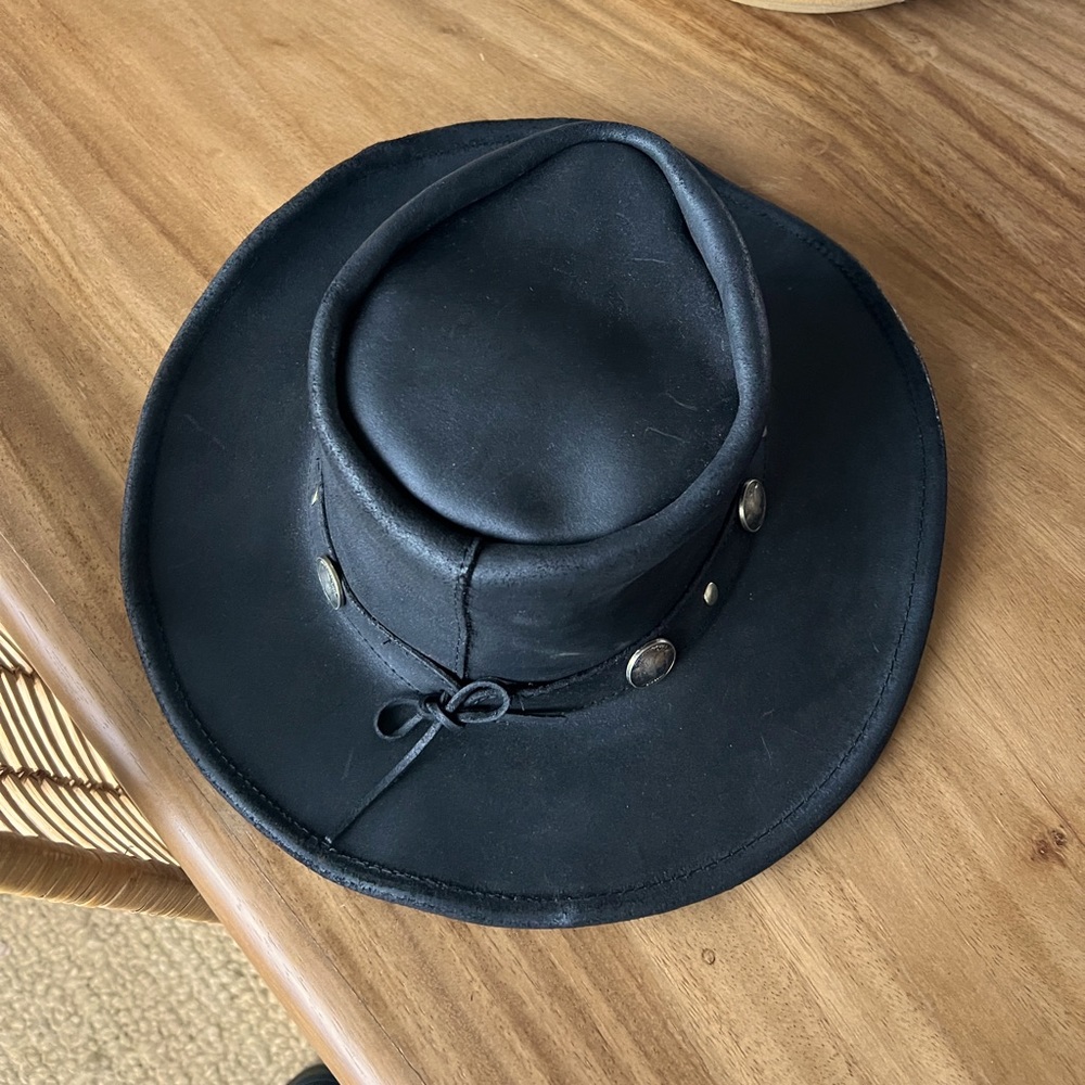 vintage genuine leather black cowboy hat
Stagecoach Coachella rocker billy chic